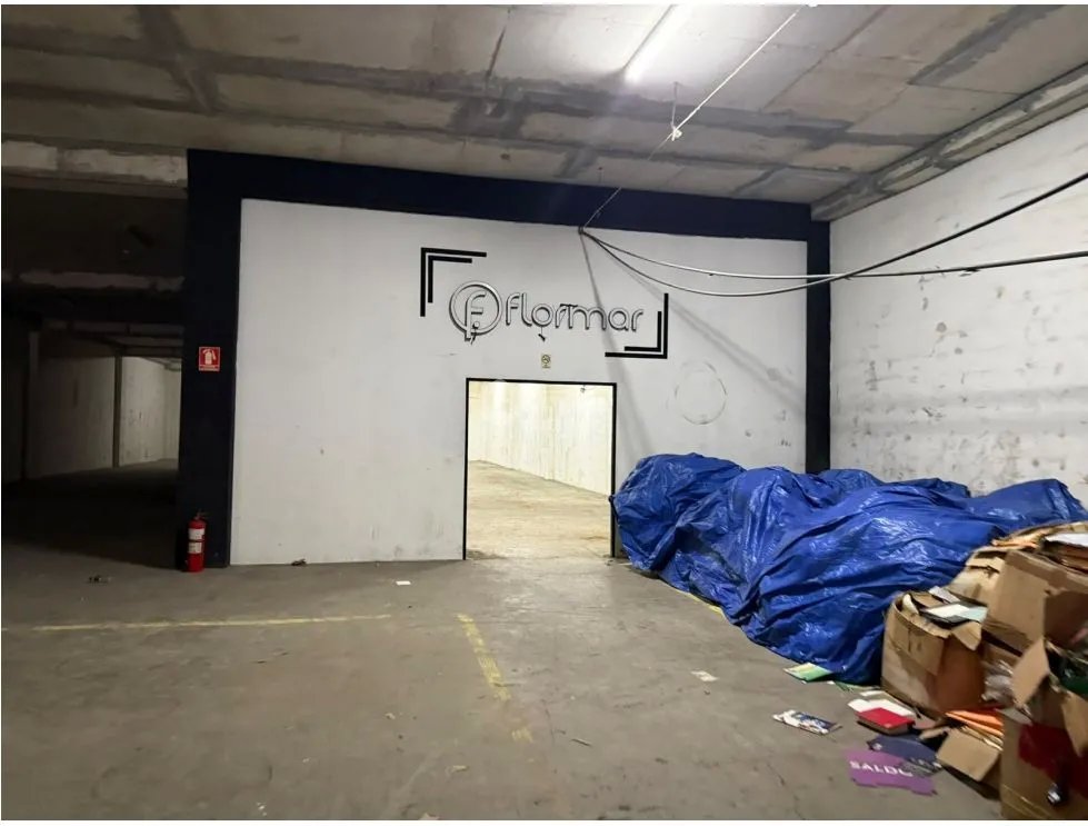 SE VENDE GALERA COMERCIAL EN ZONA LIBRE 3700M OFICINA Y 3 NIVELES