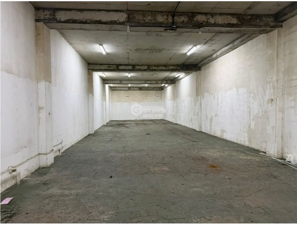 SE VENDE GALERA COMERCIAL EN ZONA LIBRE 3700M OFICINA Y 3 NIVELES