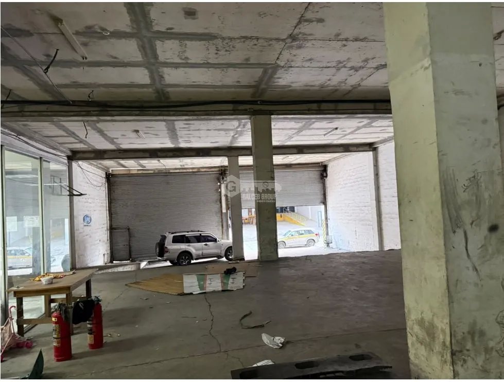 SE VENDE GALERA COMERCIAL EN ZONA LIBRE 3700M OFICINA Y 3 NIVELES