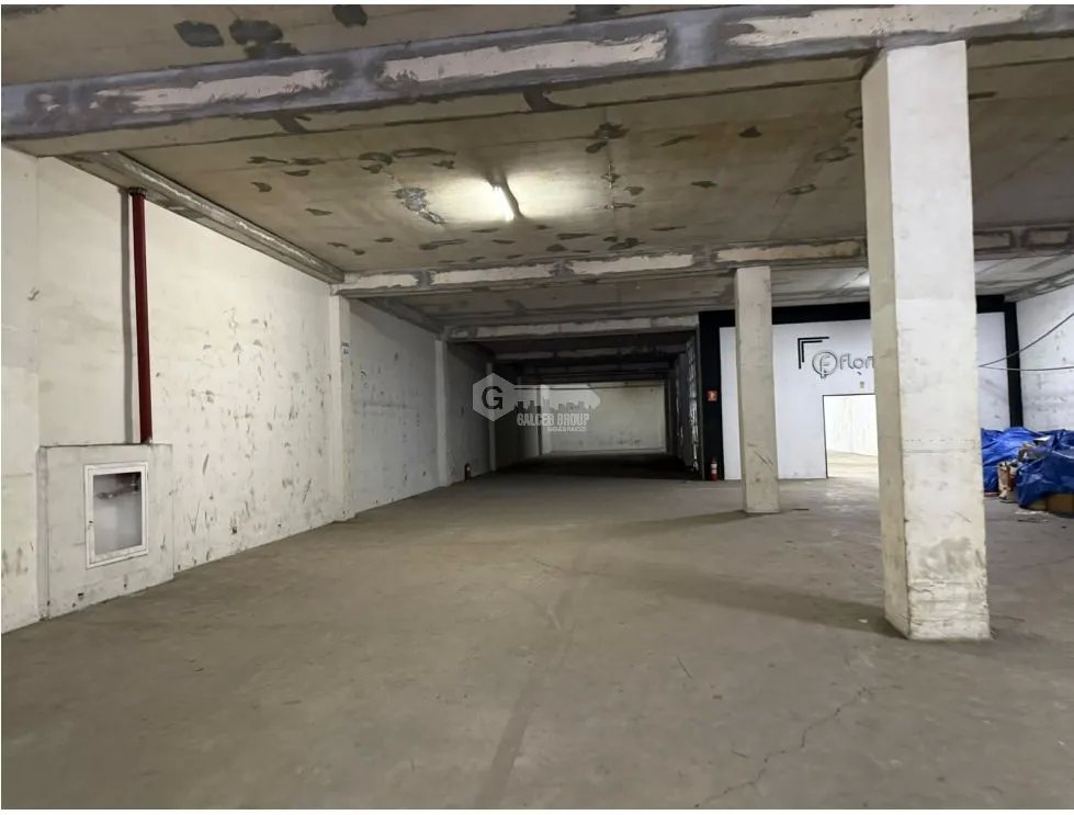 SE VENDE GALERA COMERCIAL EN ZONA LIBRE 3700M OFICINA Y 3 NIVELES