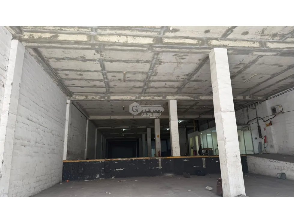 SE VENDE GALERA COMERCIAL EN ZONA LIBRE 3700M OFICINA Y 3 NIVELES