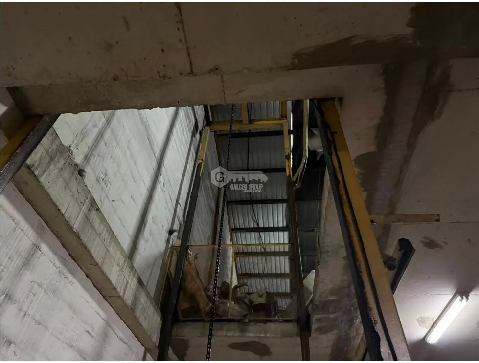 SE VENDE GALERA COMERCIAL EN ZONA LIBRE 3700M OFICINA Y 3 NIVELES
