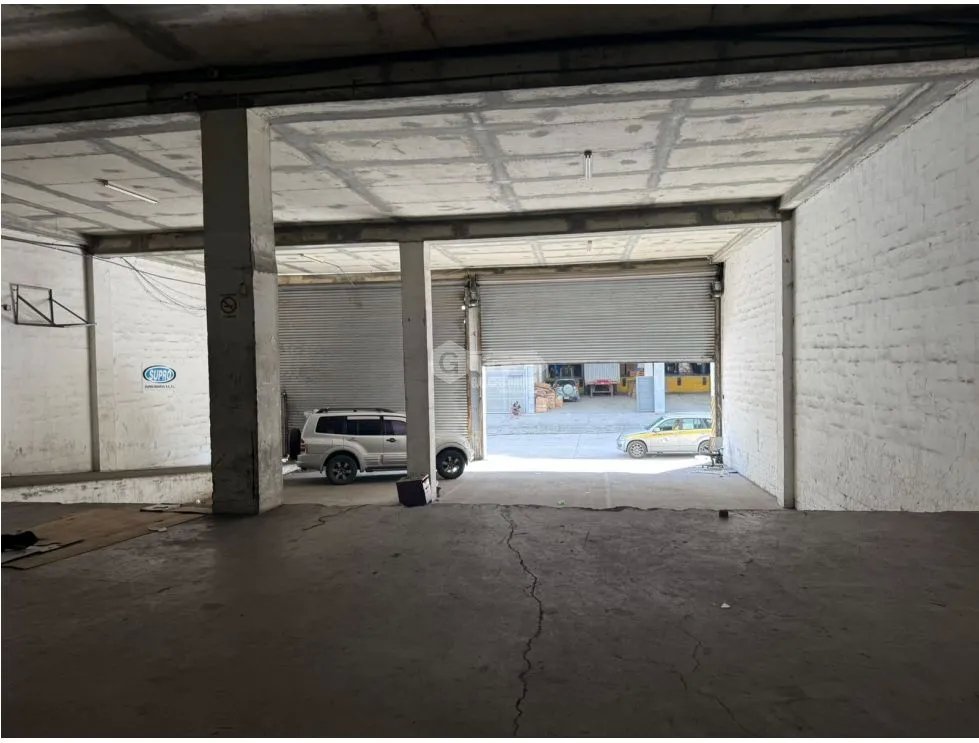 COLON / ZONA LIBRE / GALERA COMERCIAL / 3700M / OFICINA / 3 NIVELES