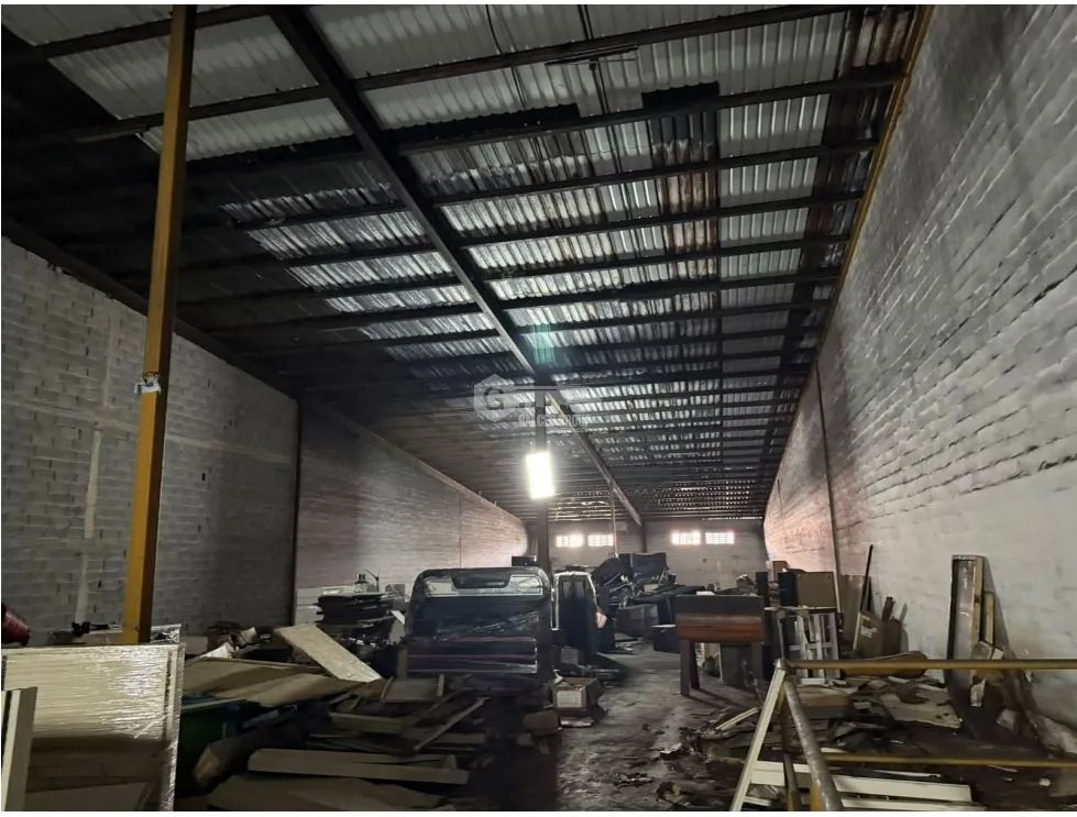 COLON / ZONA LIBRE / GALERA COMERCIAL / 3700M / OFICINA / 3 NIVELES