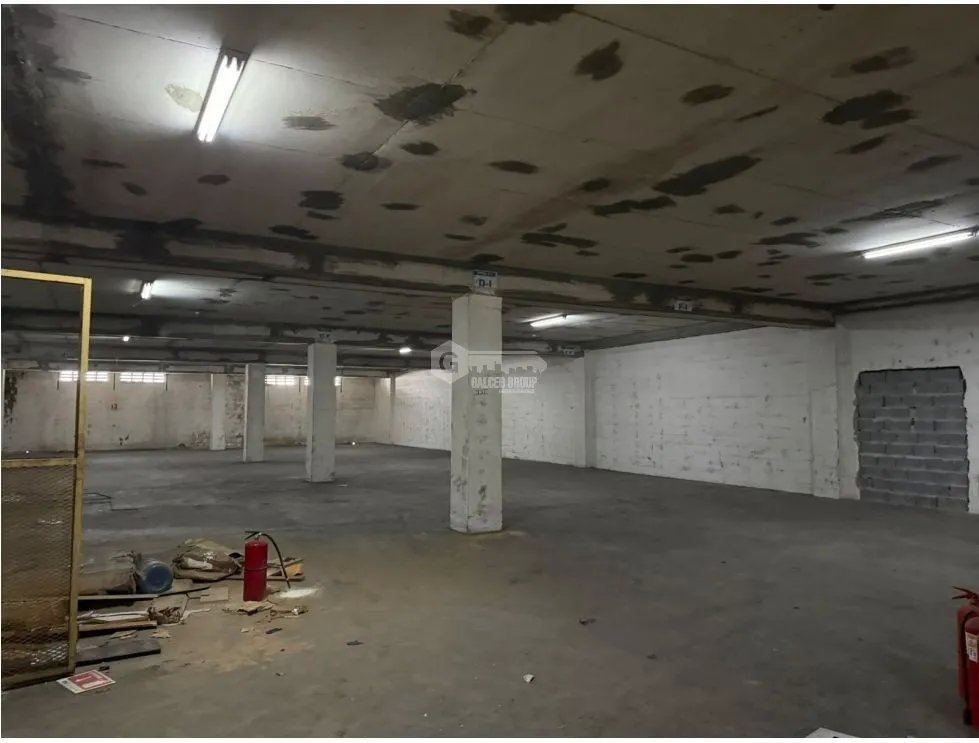 COLON / ZONA LIBRE / GALERA COMERCIAL / 3700M / OFICINA / 3 NIVELES