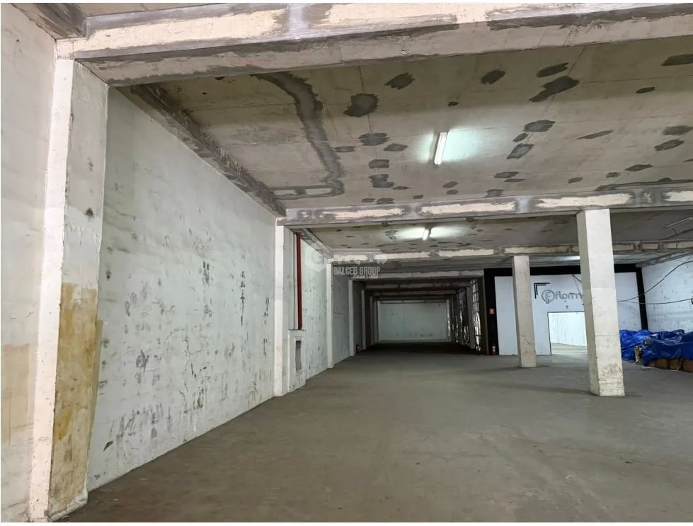 COLON / ZONA LIBRE / GALERA COMERCIAL / 3700M / OFICINA / 3 NIVELES