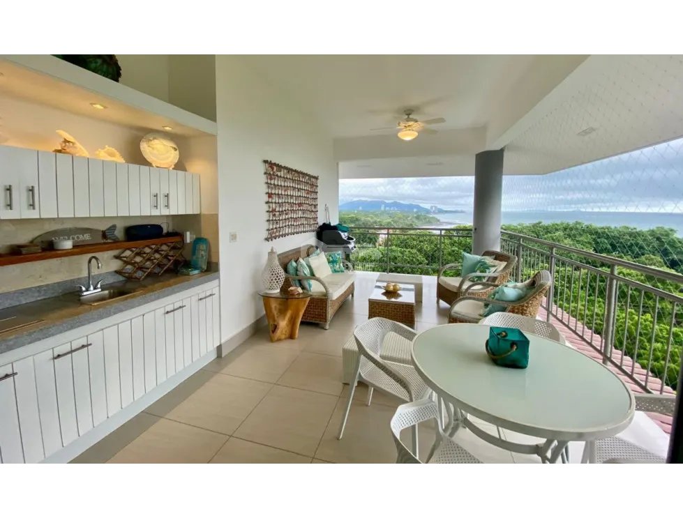SE VENDE APARTAMENTO EN PUNTA BARCO 218M 4 HABITACIONES VISTA AL MAR