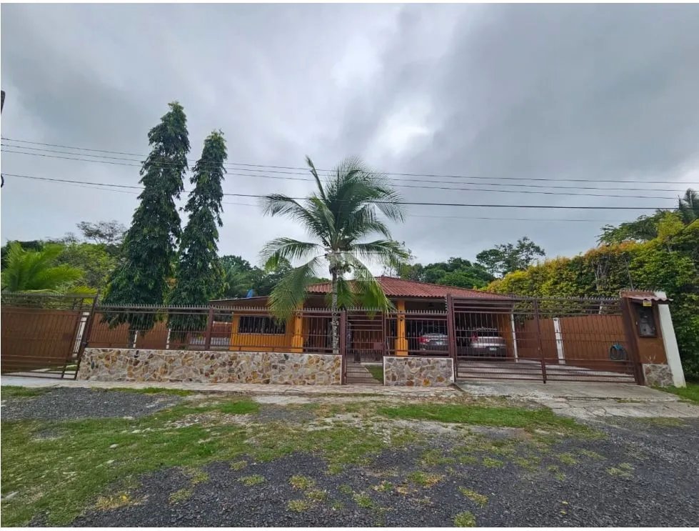SE VENDE CASA EN CAPIRA 1000 M2 CON PISCINA
