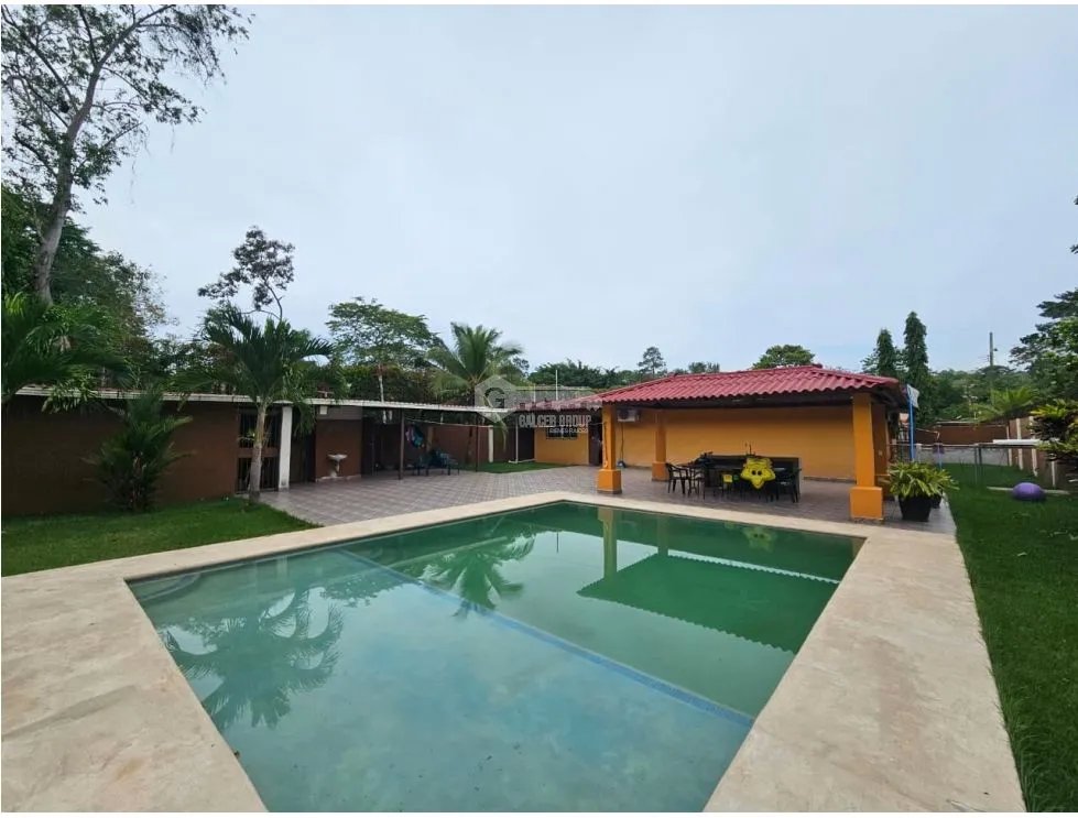 SE VENDE CASA EN CAPIRA 1000 M2 CON PISCINA