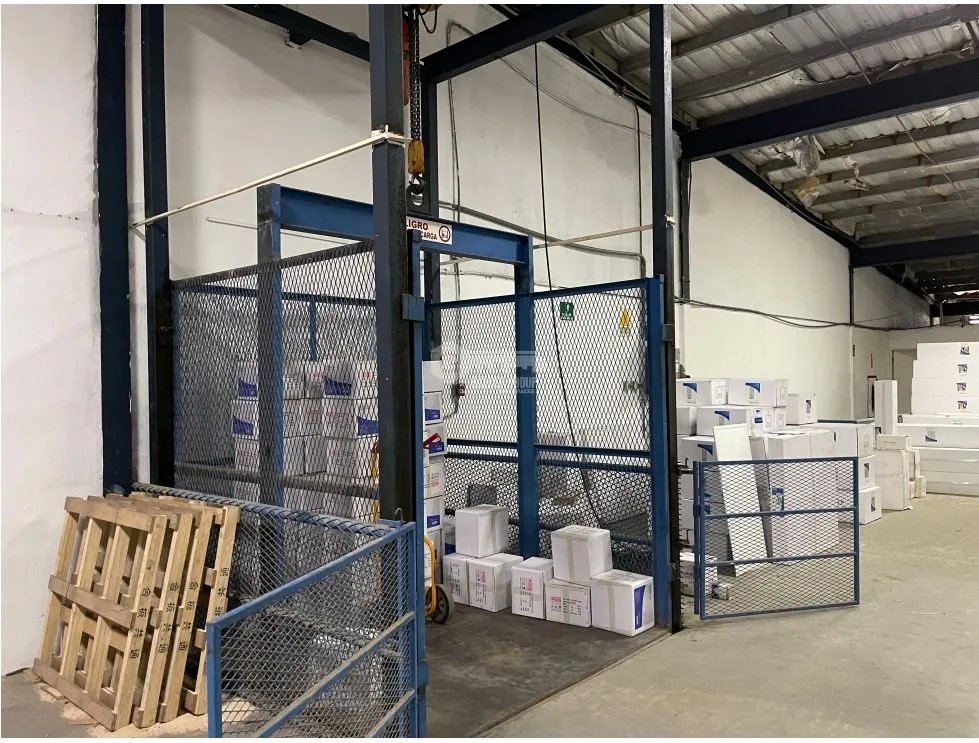COLON / ZONA LIBRE / GALERA COMERCIAL FRANCE FIELD / 1628 / 2 NIVELES