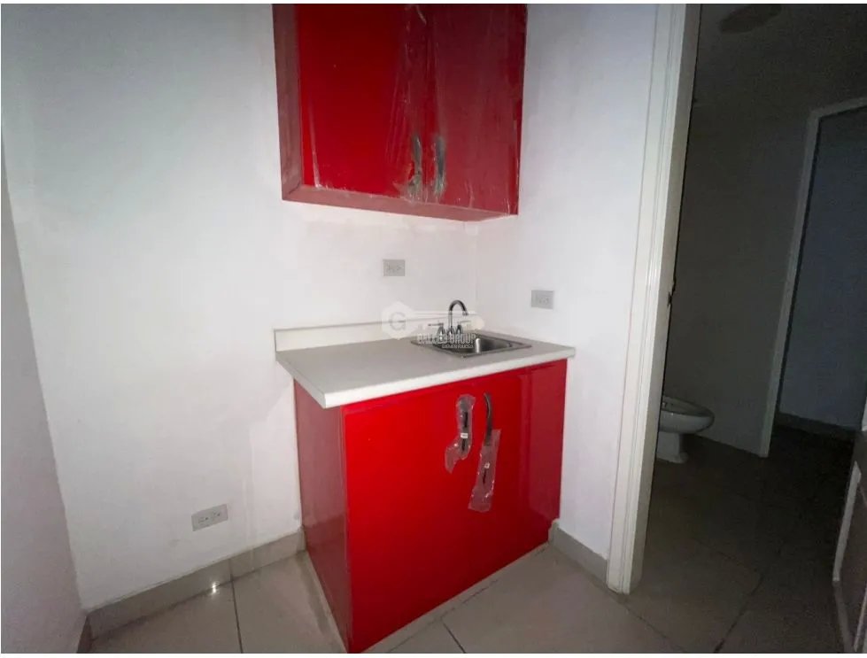 SE ALQUILA LOCAL EN BELLA VISTA PLAZA COWES 200M 1 BAÑO COCINA