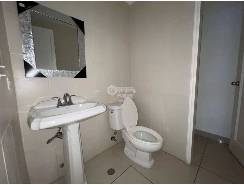 SE ALQUILA LOCAL EN BELLA VISTA PLAZA COWES 100M 1 BAÑO COCINA