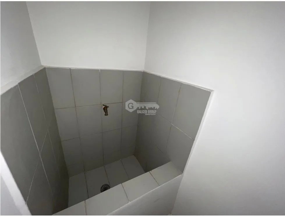 SE ALQUILA LOCAL EN BELLA VISTA PLAZA COWES 100M 1 BAÑO COCINA