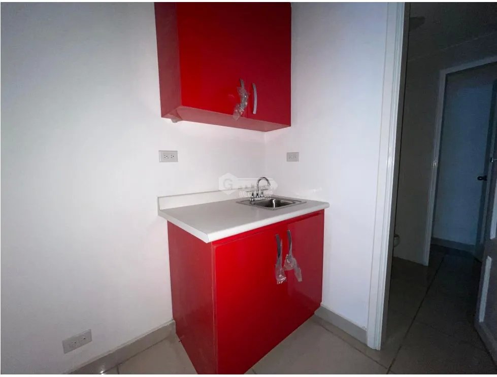 SE ALQUILA LOCAL EN BELLA VISTA PLAZA COWES 100M 1 BAÑO COCINA