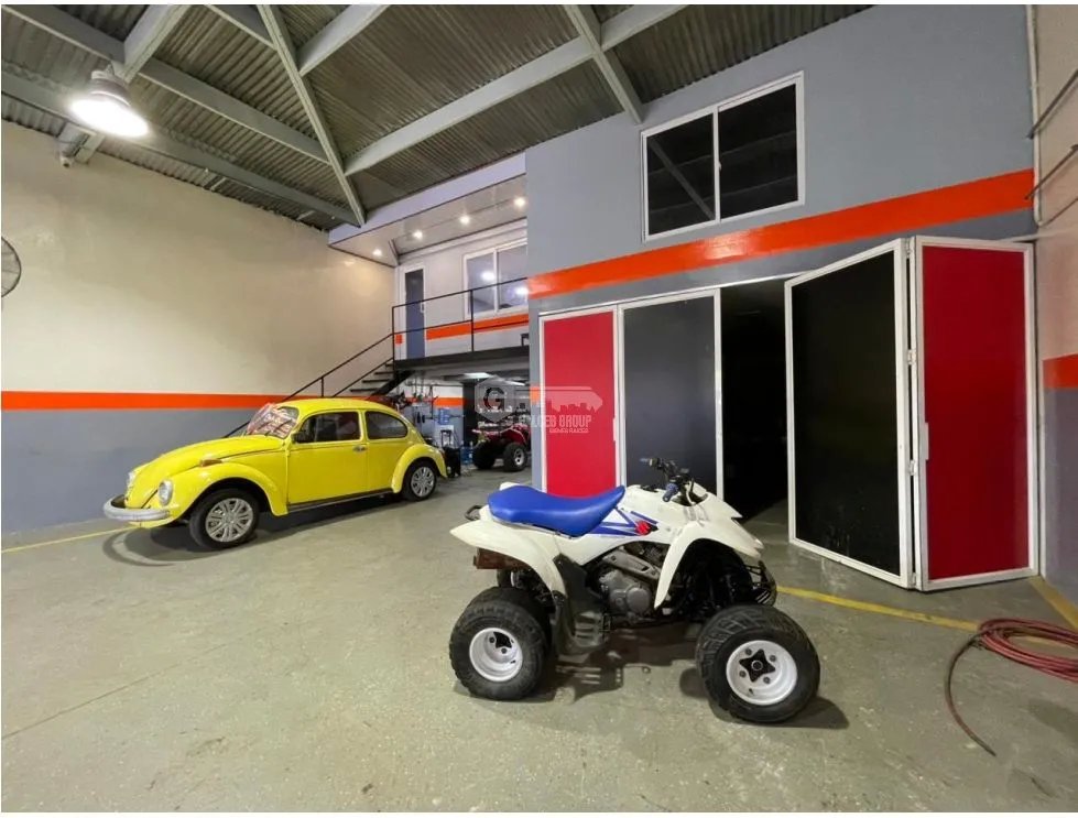 Warehouse for sale in Villa Lucre