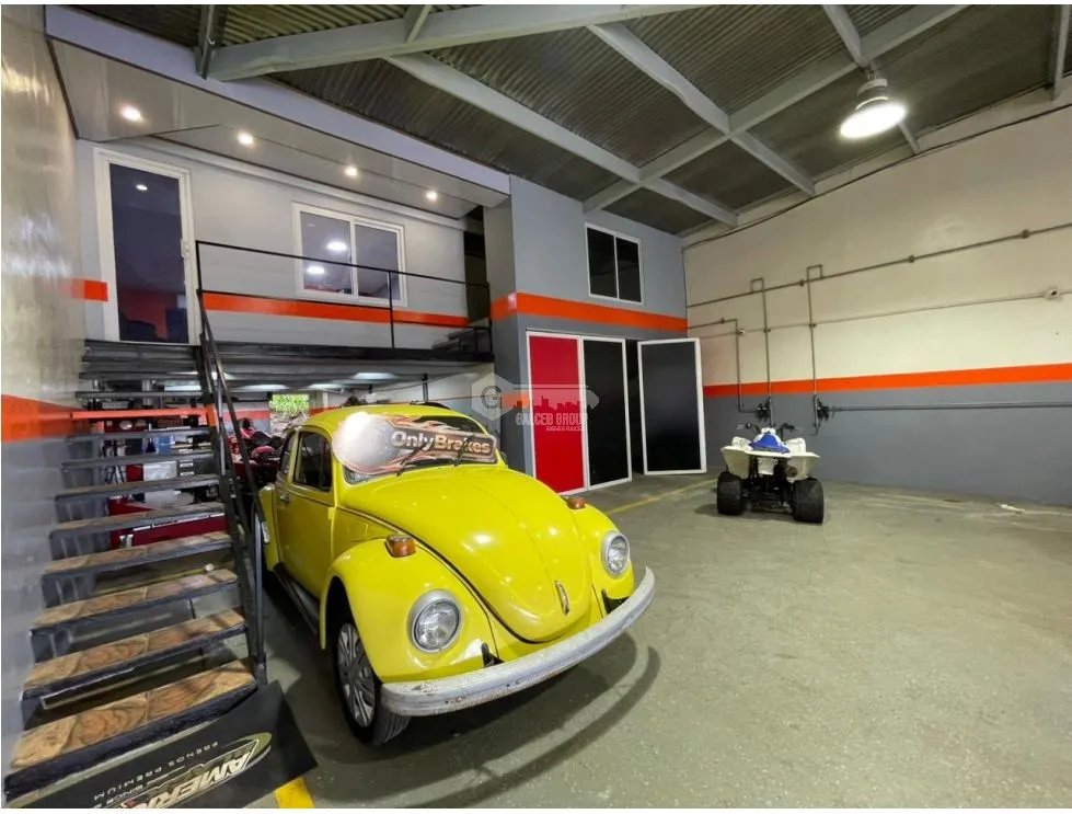 Warehouse for sale in Villa Lucre