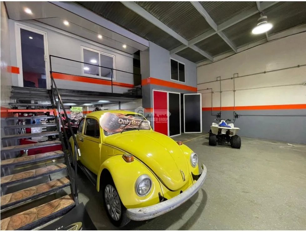 Warehouse for sale in Villa Lucre