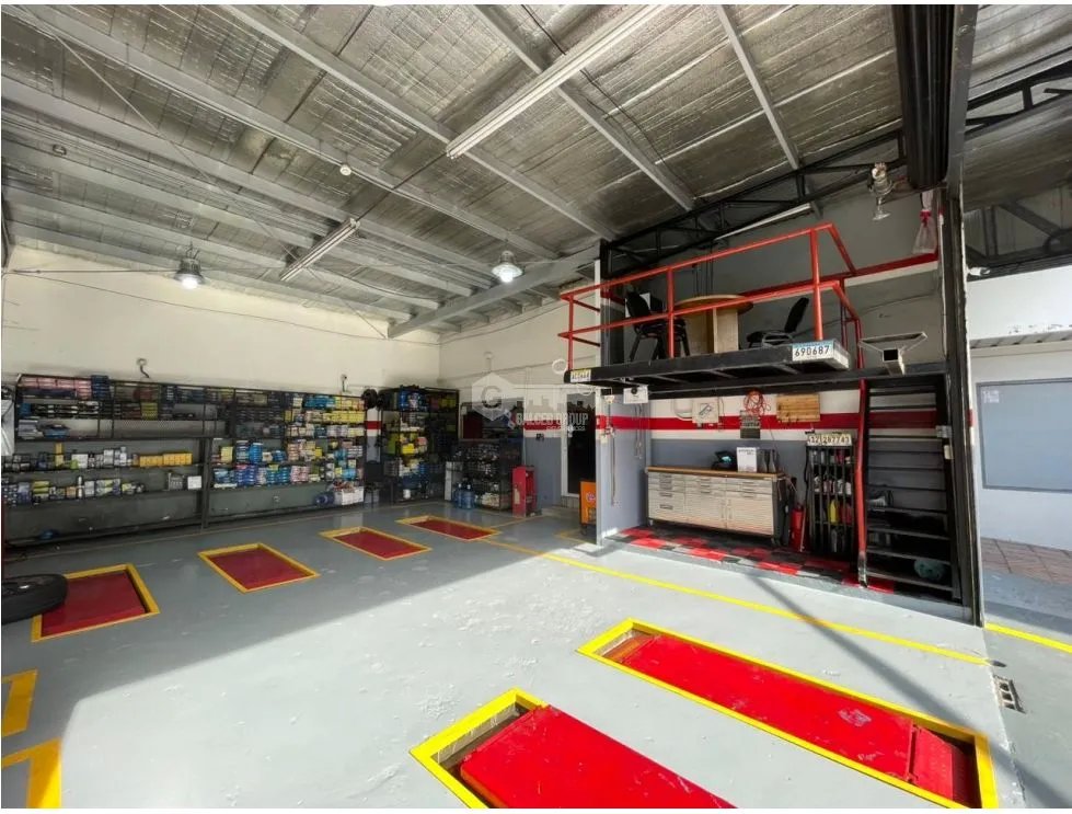 Warehouse for sale in Villa Lucre