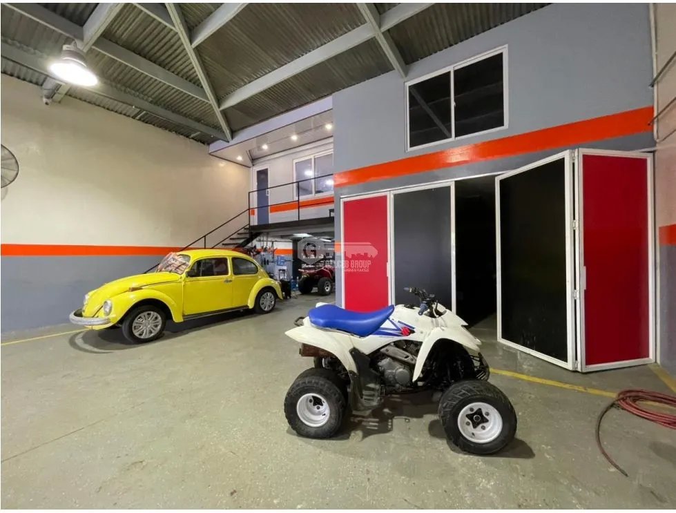 Warehouse for sale in Villa Lucre