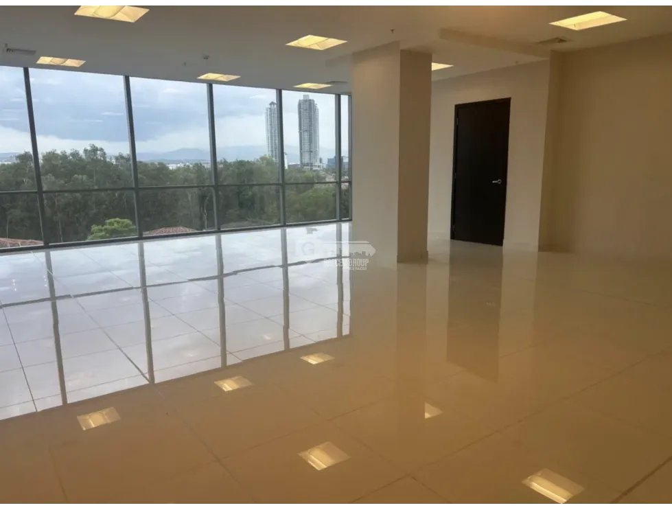 OFICINA / COSTA DEL ESTE / BOULEVARD DEL ESTE / 92M2 / VIA PRINCIPAL