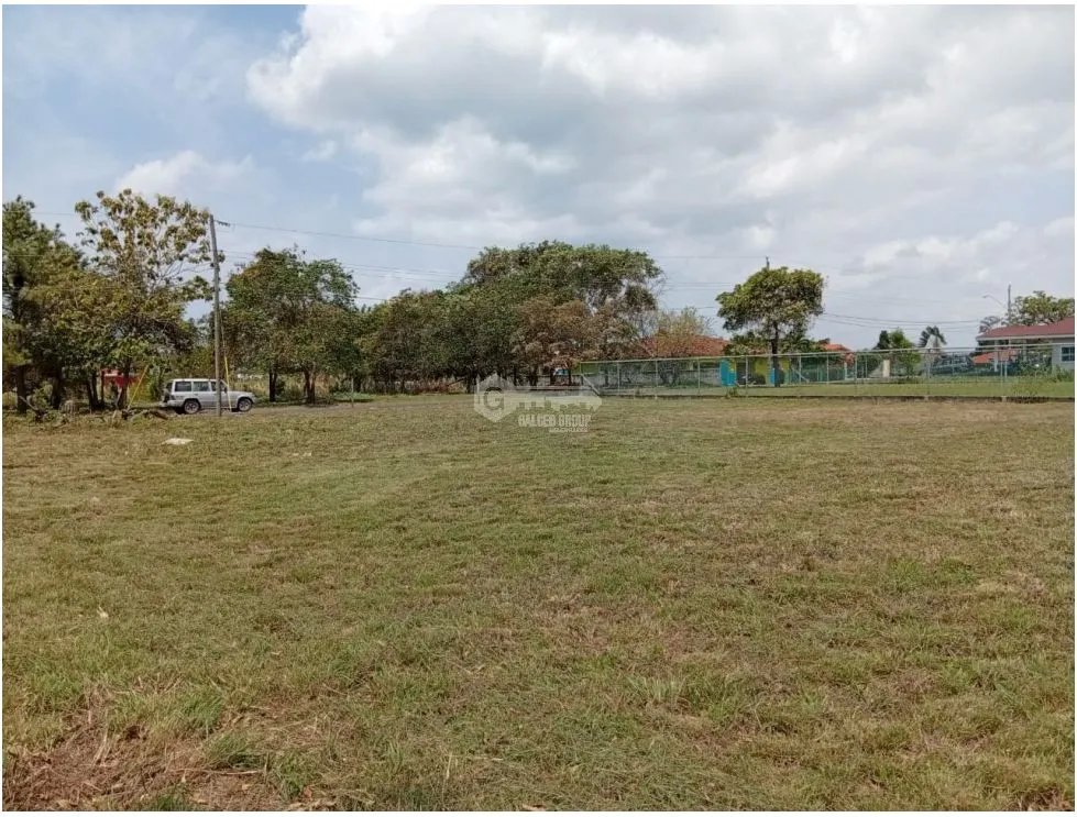 SE VENDE TERRENO EN  CORONADO 600 M2  CERCA DE LA PLAYA