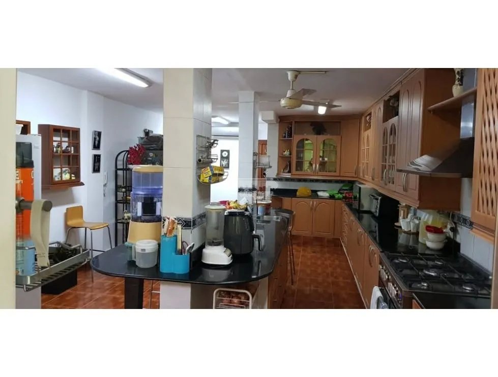 SE VENDE CASA EN SAN FRANCISCO 400M 3 HABITACION AMOBLADO 2 NIVELES