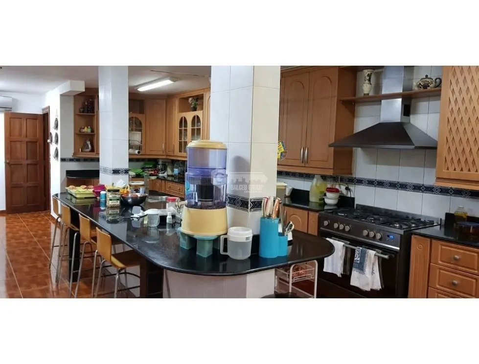 SE VENDE CASA EN SAN FRANCISCO 400M 3 HABITACION AMOBLADO 2 NIVELES