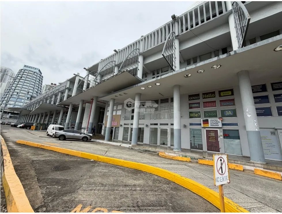 SE ALQUILA LOCAL EN TUMBA MUERTO PLAZA SIGLO 2 47M2 SIN DIVISIONES
