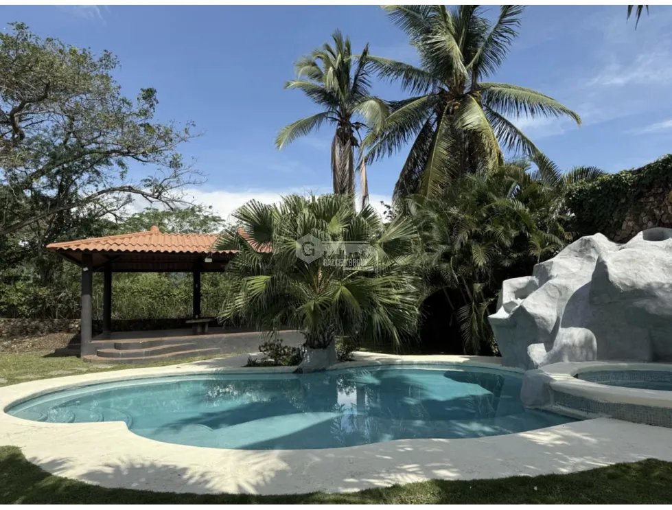 SE VENDE CASA EN PUNTA CHAME 970M2 AMOBLADA CON PISCINA Y JACUZZI