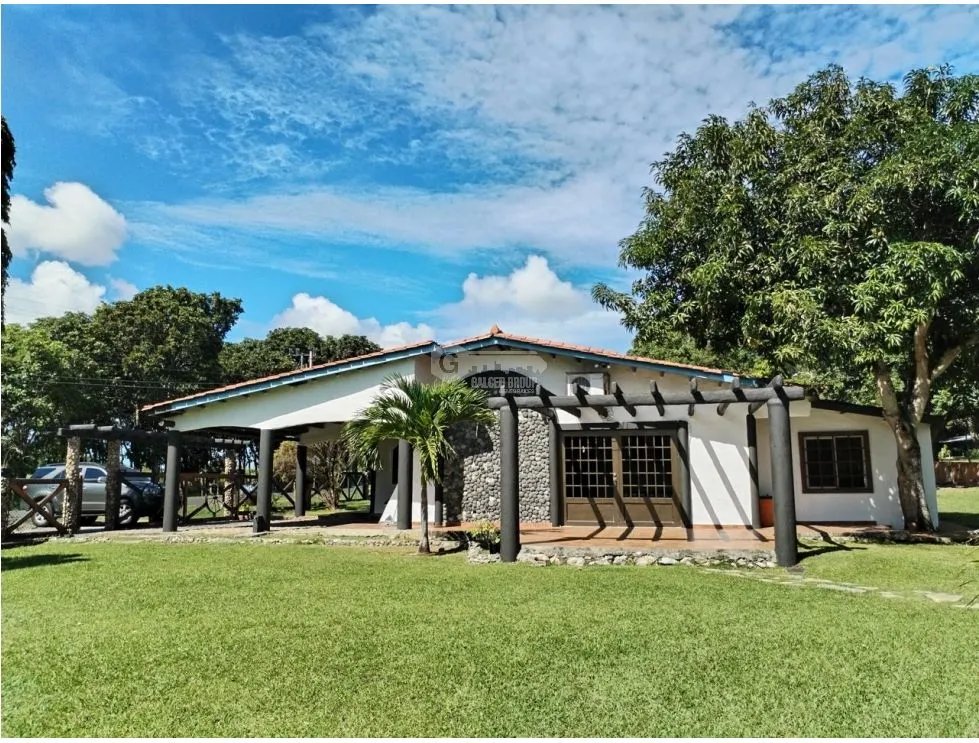 SE VENDE CASA EN PUNTA CHAME 970M2 AMOBLADA CON PISCINA Y JACUZZI