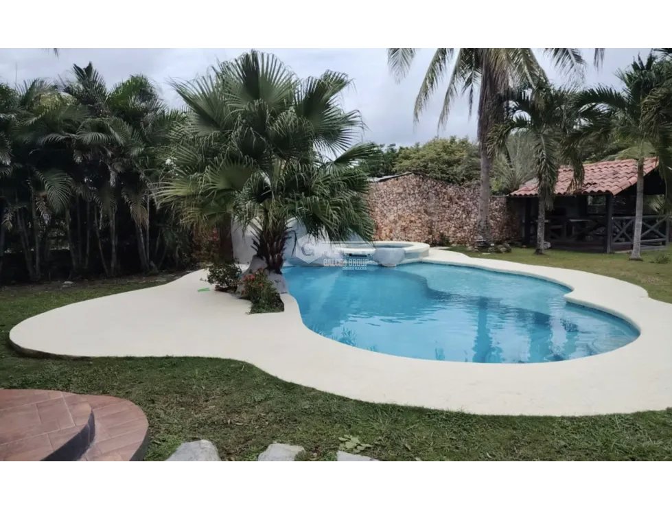 SE VENDE CASA EN PUNTA CHAME 970M2 AMOBLADA CON PISCINA Y JACUZZI