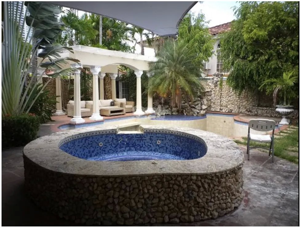 SE VENDE CASA EN COSTA DEL ESTE 742M2 5 HABITACIONES PISCINA JACUZZI
