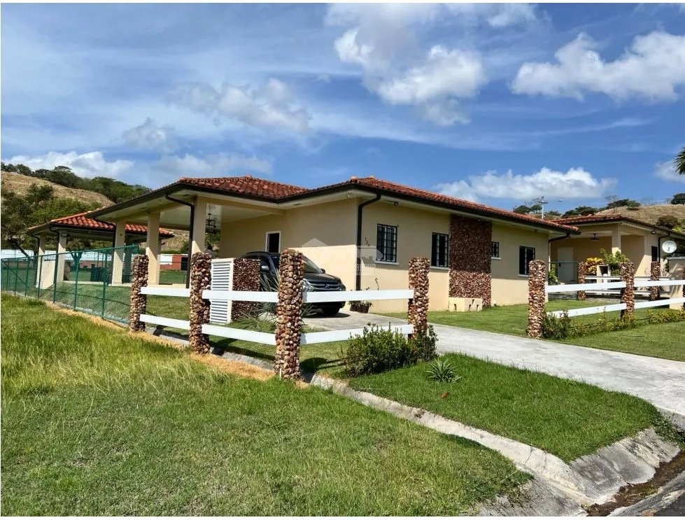 SE VENDE CASA DE PLAYA EN CHAME COLINAS BRISAS DEL CELAJE 381M