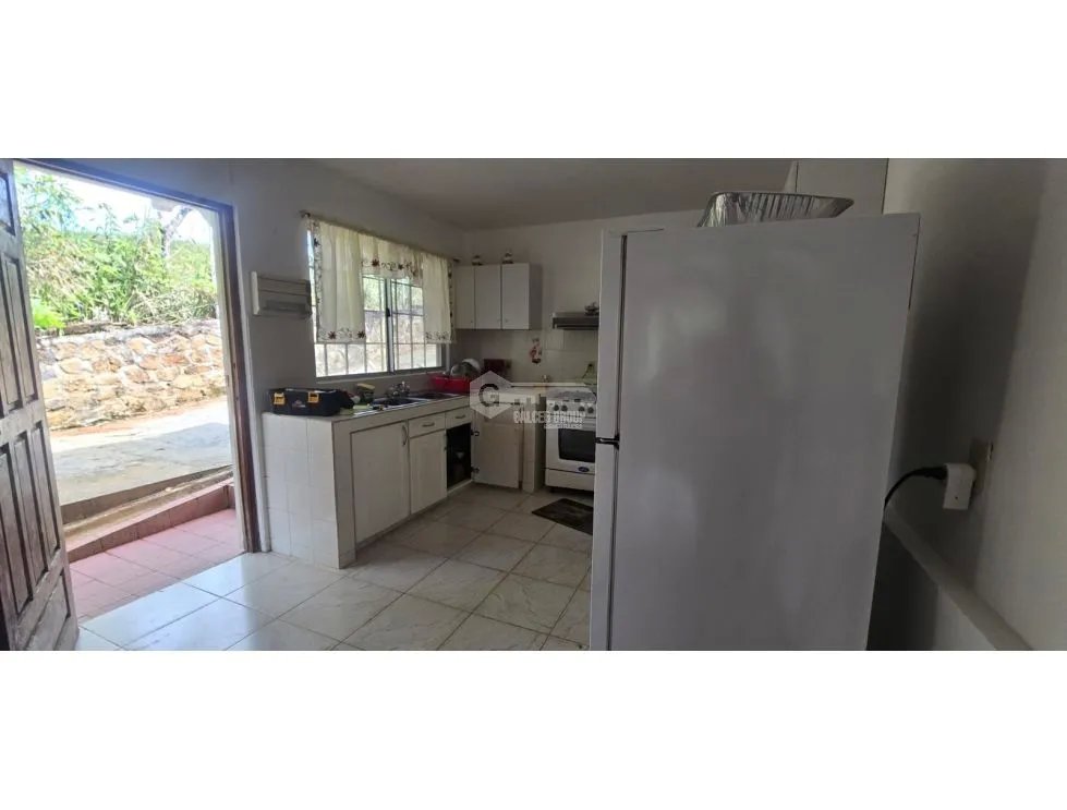 ALTOS DE CERRO AZUL / CASA DE 2 PISOS / 3 HAB / 3 BAÑOS