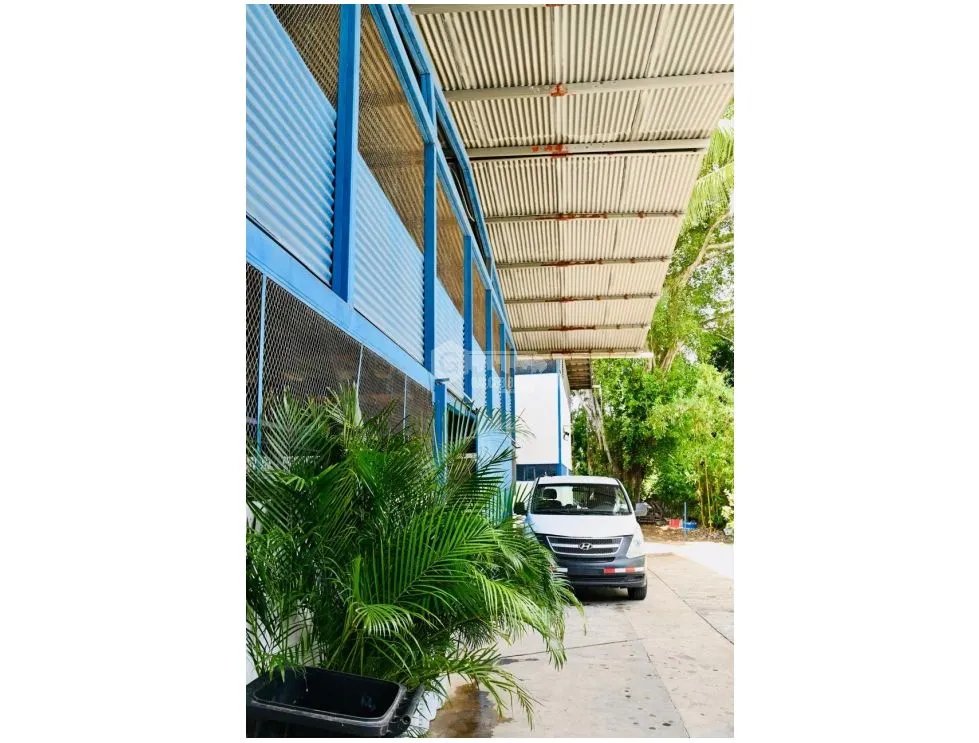SE ALQUILA BODEGA EN LA 12 DE OCTUBRE 700M2 REMODELADA  2 NIVELES