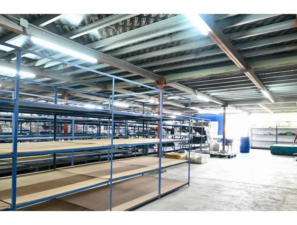 BODEGA / 12 DE OCTUBRE / 700M2 / CÓDIGO C-2 / GALERAS / 2 NIVELES
