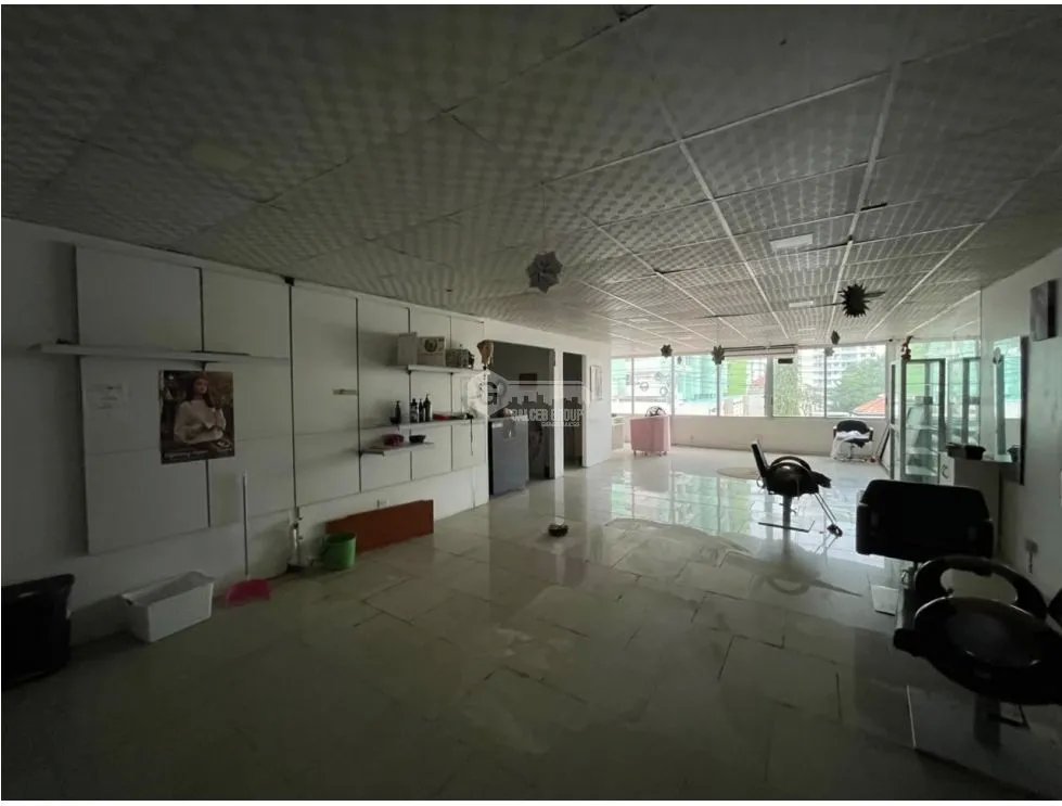 SE ALQUILA AMPLIO LOCAL EN CONDADO DEL REY PLAZA ROKAS 110 M2