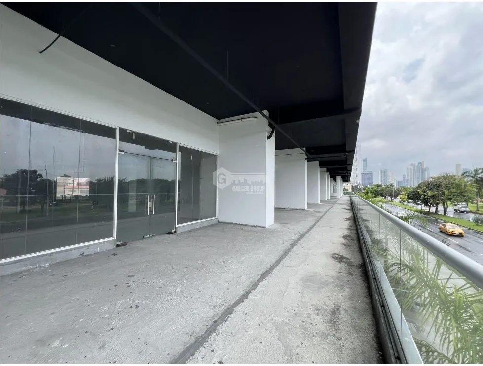 LOCAL COMERCIAL / THE SANDS / AV. BALBOA / 135 M2 / VACIO