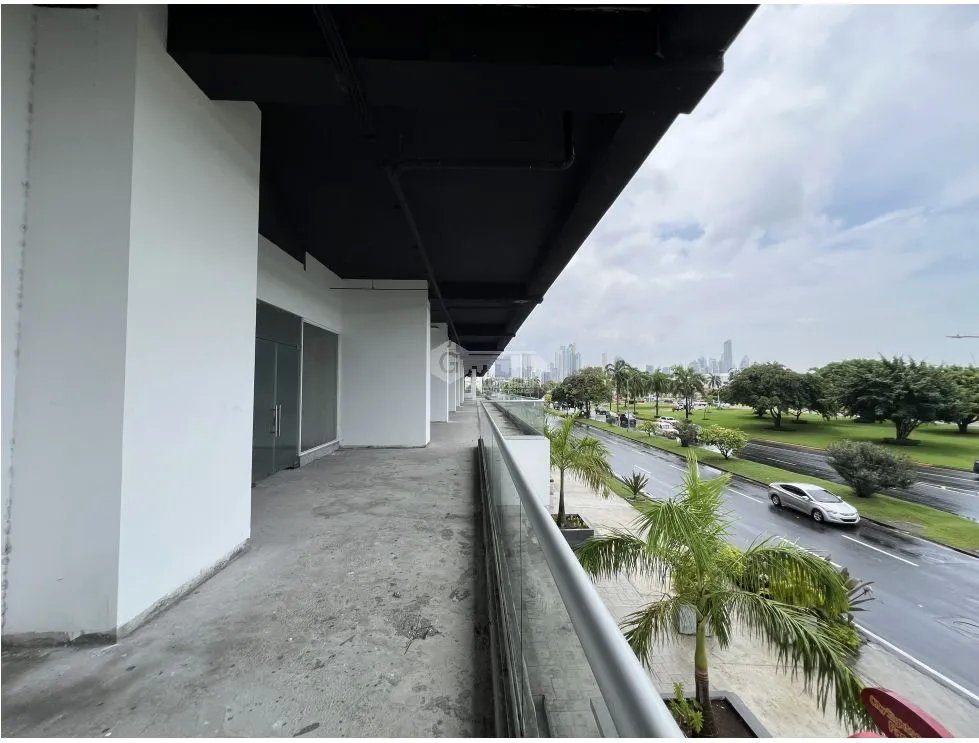 LOCAL COMERCIAL / THE SANDS / AV. BALBOA / 135 M2 / VACIO
