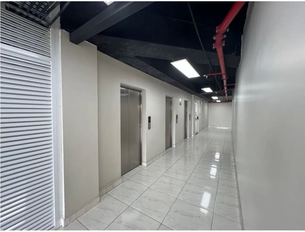 LOCAL COMERCIAL / THE SANDS / AV. BALBOA / 135 M2 / VACIO