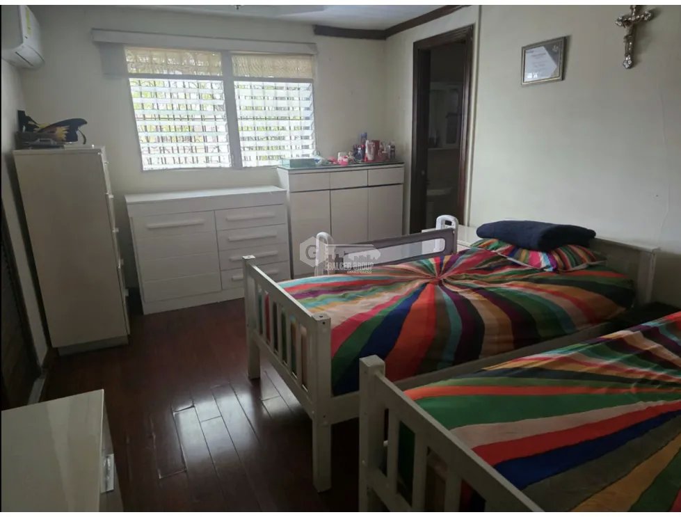 SE VENDE CASA EN PARQUE LEFEVRE SANTA ELENA 4 HABITACIONES 250m2