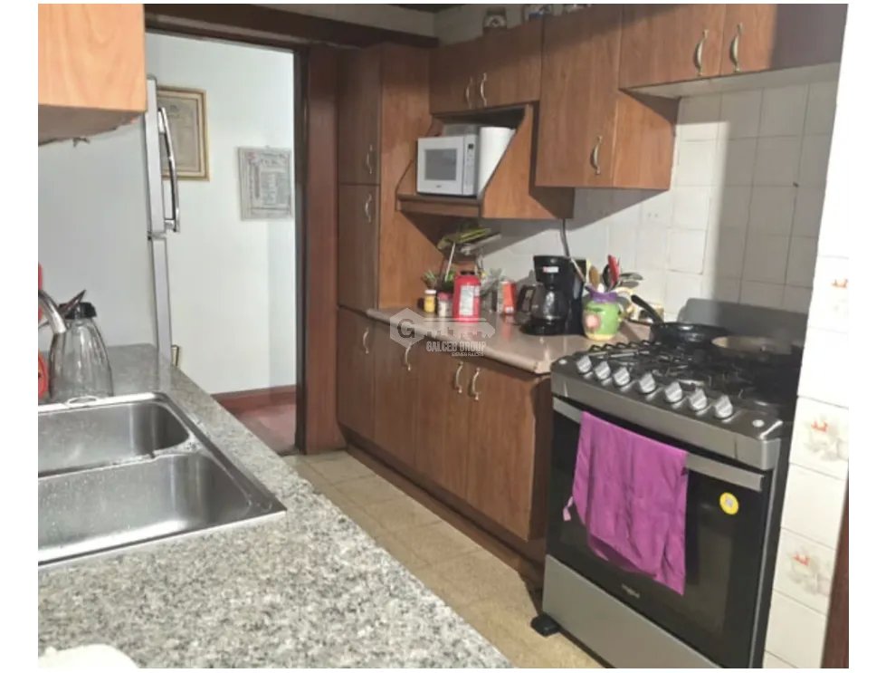 SE VENDE CASA EN PARQUE LEFEVRE SANTA ELENA 4 HABITACIONES 250m2