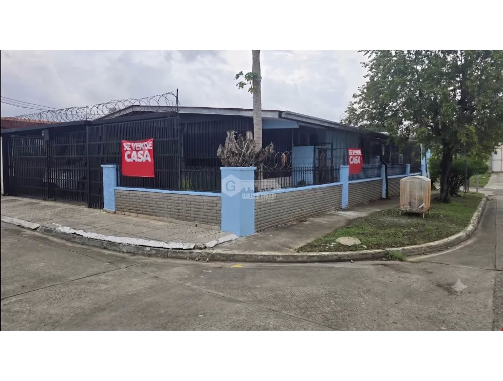 SE VENDE CASA EN PARQUE LEFEVRE SANTA ELENA 4 HABITACIONES 250m2