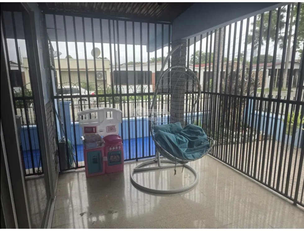 SE VENDE CASA EN PARQUE LEFEVRE SANTA ELENA 4 HABITACIONES 250m2