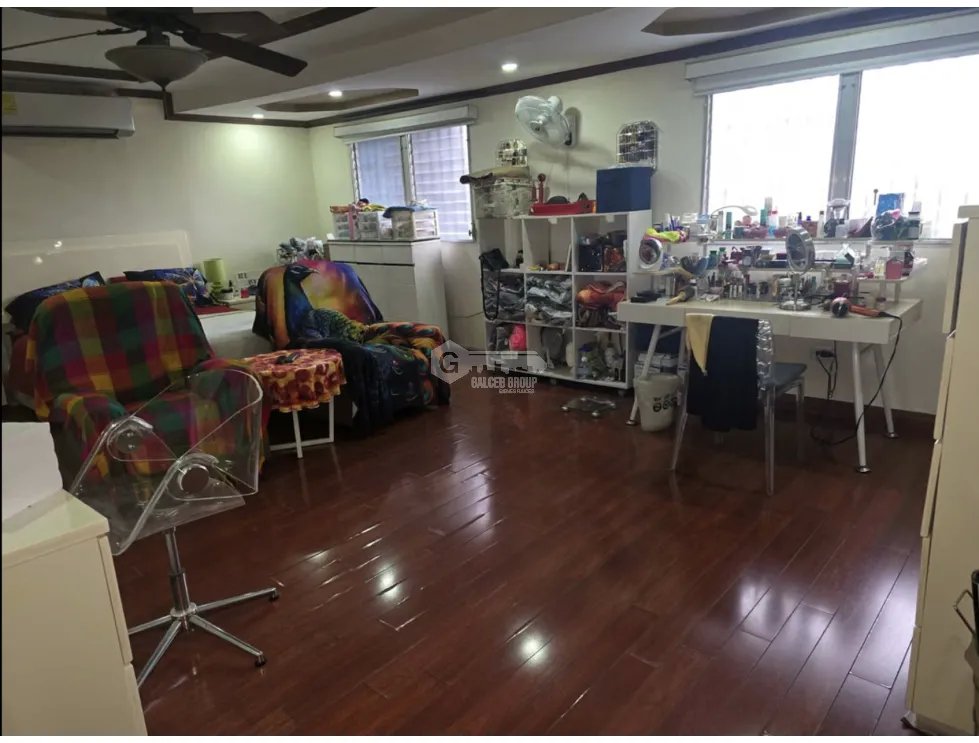 SE VENDE CASA EN PARQUE LEFEVRE SANTA ELENA 4 HABITACIONES 250m2
