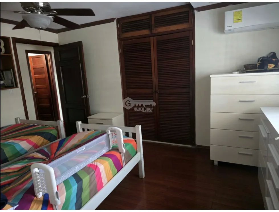 SE VENDE CASA EN PARQUE LEFEVRE SANTA ELENA 4 HABITACIONES 250m2