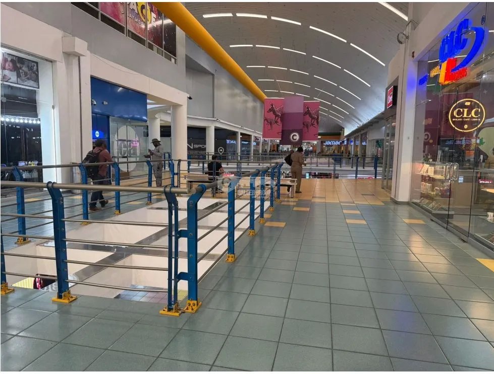 ALBROOK MALL / LOCAL  / 168M2 / SEGUNDO PISO