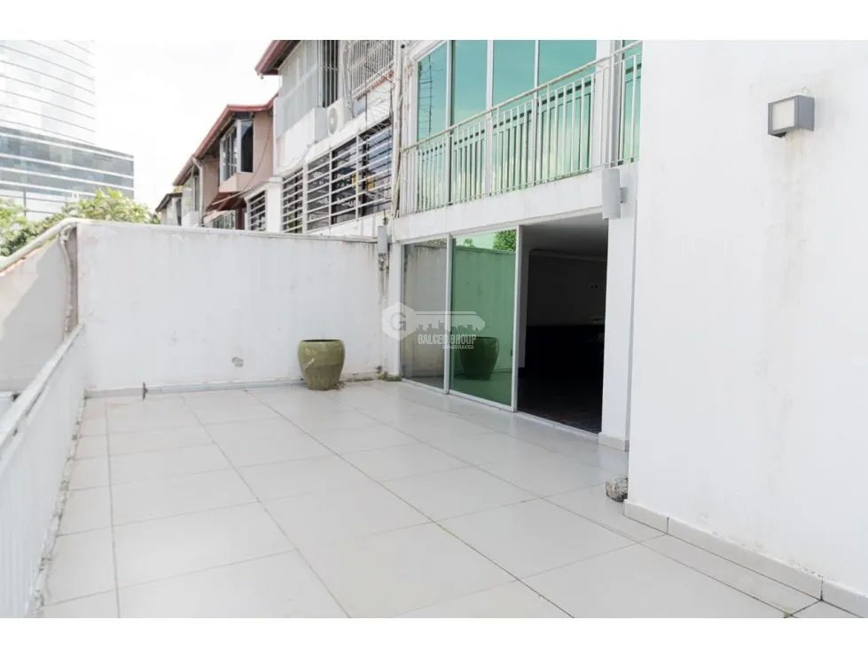 SE VENDE CASA EN BETANIA DE 4 NIVELES TERRAZA CON PISCINA