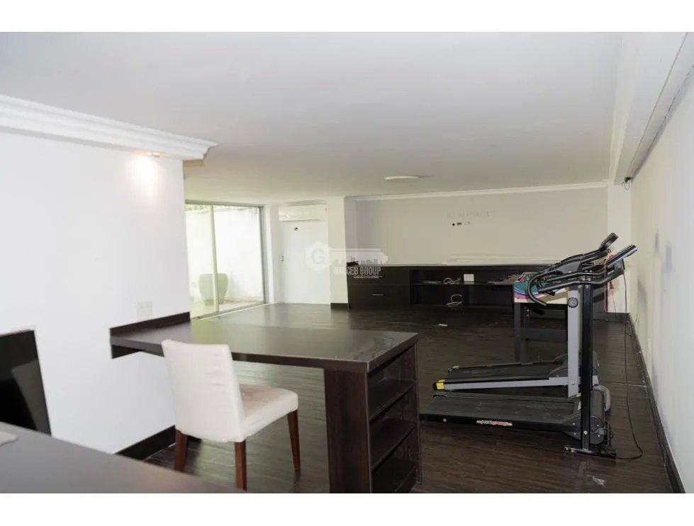 BETANIA  / CASA DE 4 NIVELES / 450 m2 / TERRAZA CON PISCINA