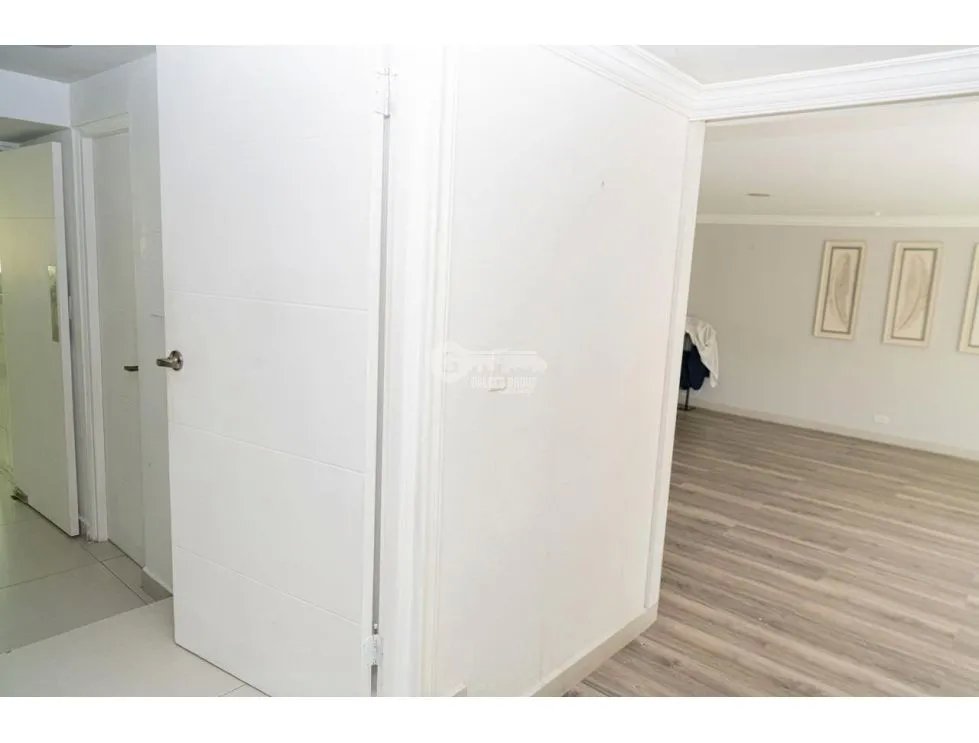 BETANIA  / CASA DE 4 NIVELES / 450 m2 / TERRAZA CON PISCINA